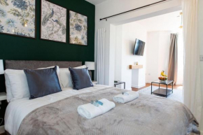 Studio Apartment with 65